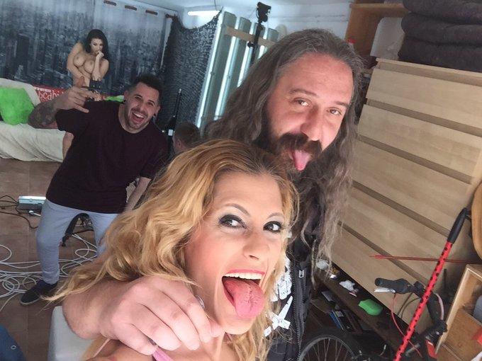 D&iacute;a completado 2 escenas con @oficialsusygala  @_floresGabriela  para @MMM100_kemaco  @DiscoveryFuckTV<a class="tags" target="_blank" title="On Twitter" href="/?out=eyJ0eXAiOiJKV1QiLCJhbGciOiJIUzUxMiJ9.eyJpYXQiOjE3MjM1MjM5MDYsImlzcyI6InR3cG9ybnN0YXJzLmNvbSIsIm5iZiI6MTcyMzUyMzkwNiwiZXhwIjoxNzU1MDU5OTA2LCJyZWRpcmVjdF91cmwiOiJodHRwczovL3R3aXR0ZXIuY29tL29maWNpYWxzdXN5Z2FsYSJ9.Rwp1p2Ho5bIe_L3whbRy3W94vaYKTfcUAiYgktPOPSF1zCmqlqznI6RmT51ljD-HGqIn0LfXhldyEuQSO2GLXw">@oficialsusygala</a><a href="/tag/mvsales"class="tags"><span>#mvsales</span></a><a href="/tag/mvboys"class="tags"><span>#mvboys</span></a>