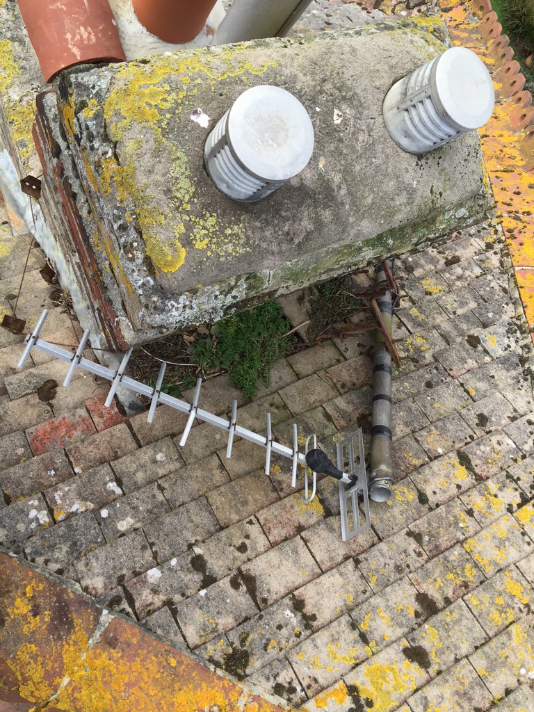 WykeWindowClean's tweet image. Up in the sky's of Weymouth clearing growth and removing an unsafe aerial today #Dorsethour