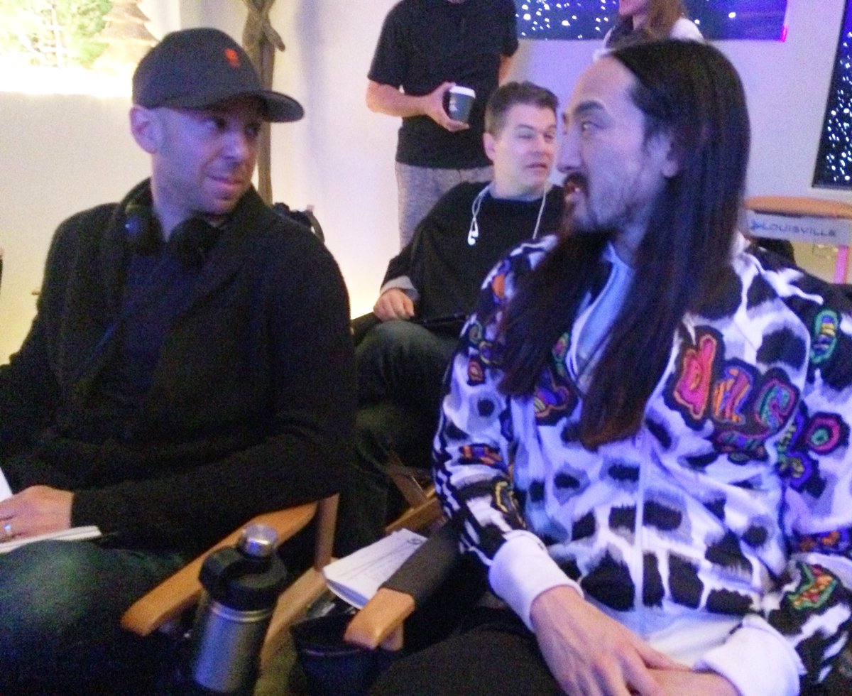 On set for Why Him? w/ director @johnhamburg. This movie is gonna be so 😂😂😂😂 https://t.co/qF8ynHTCVa