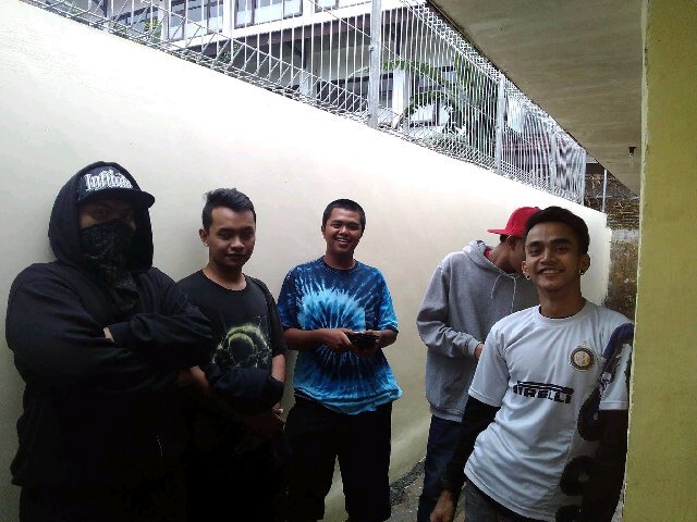 Sembarang tweet media