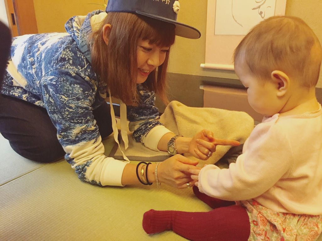 ネコ吸い 坂本美雨 على تويتر 今日は あみちん キャンスパよしえちゃん みほちゃんにたくさん遊んでもらって大コーフン 誕生日が数週間しかちがわないハンサムすぎるボーイフレンドができて グイグイ積極的だったなまこ だれに似たのか 今日のなまこちゃん