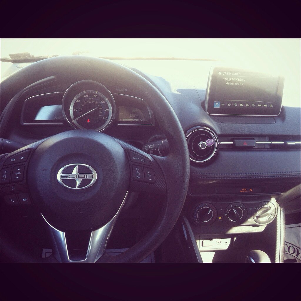 Alyssa_DeCocker's tweet photo. Riding in style https://t.co/Lc220qzNEM
