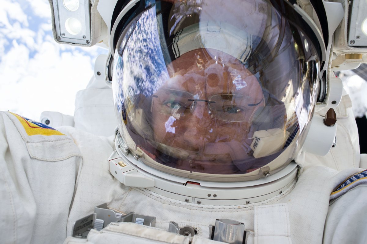 Space_Station's tweet photo. Tomorrow. @StationCDRKelly returns from a #YearInSpace. Find out when and how to watch live: https://t.co/3cttluT8EJ https://t.co/XplnMgQo2M