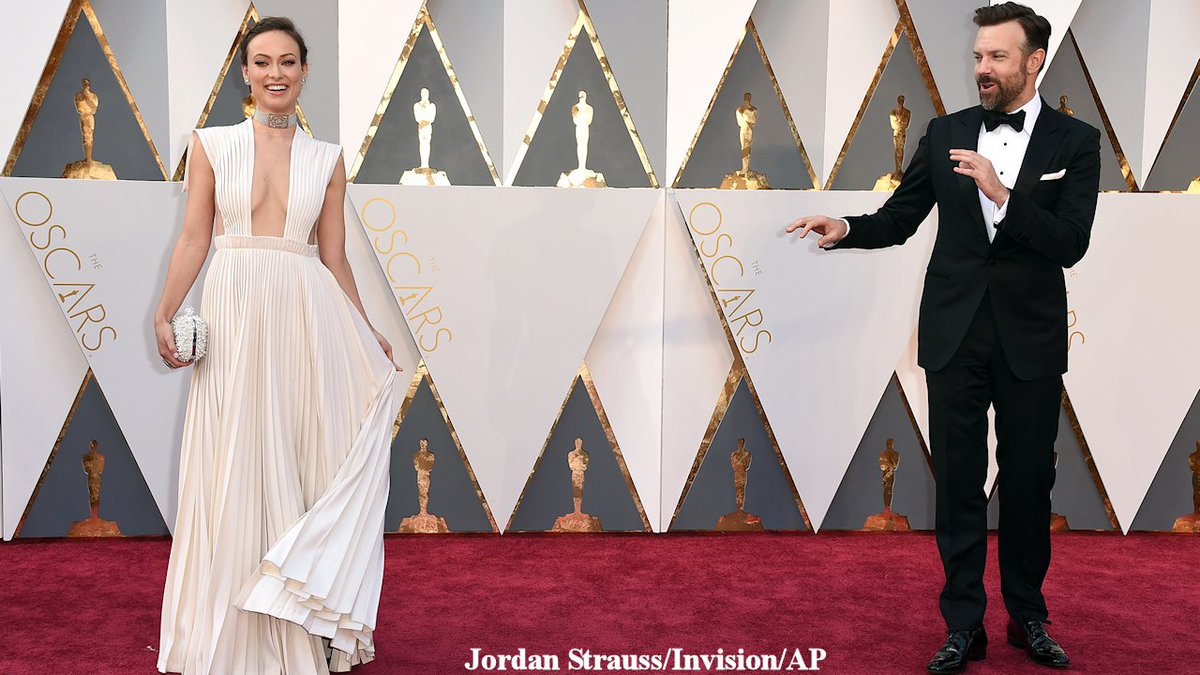 ABC7NY's tweet photo. Olivia Wilde's head turner at the #Oscars! Talking about it now on #RedCarpetRecap https://t.co/NvvFWGq259 https://t.co/MCnGtTjnPw