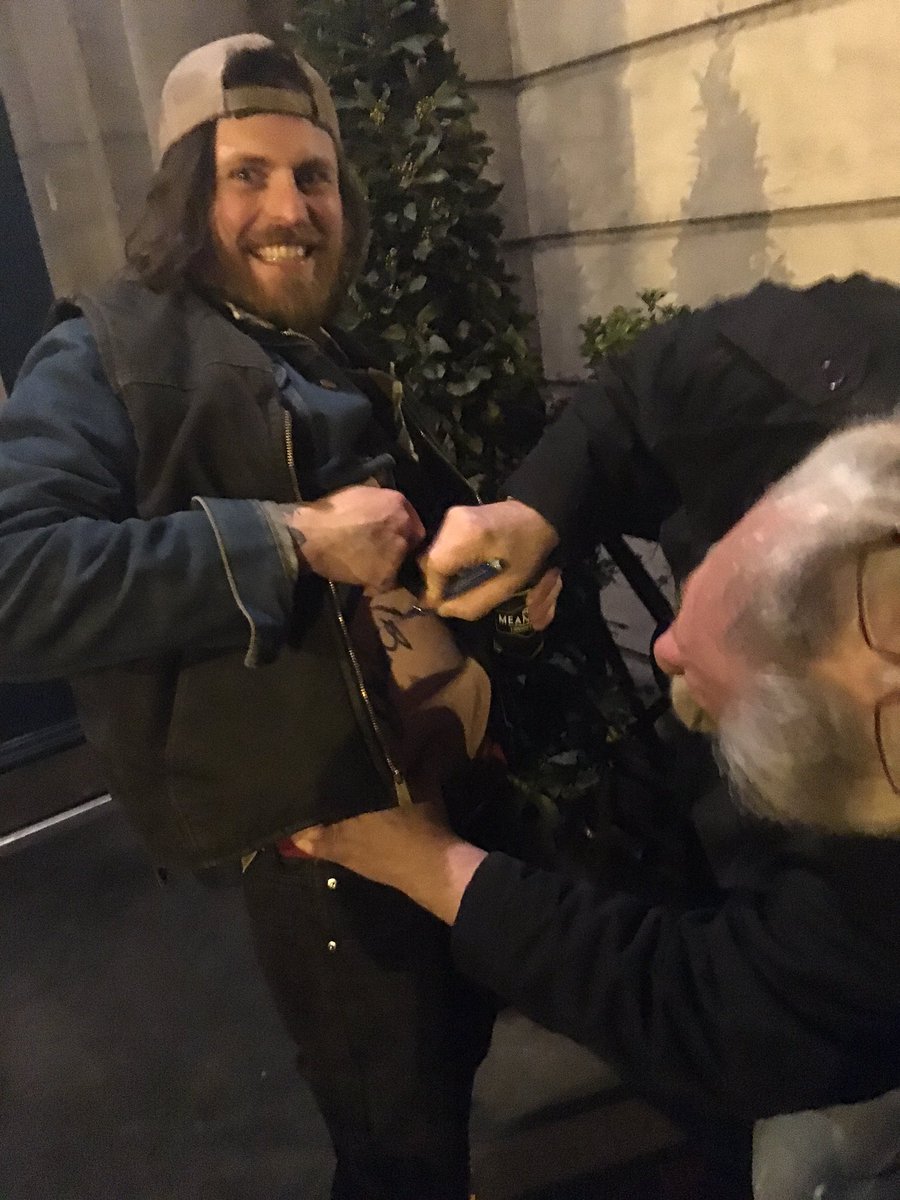 about last nite: <a href="/LeeTiernan/">.</a> getting signed on his belly by <a href="/DavideScabin0/">Davide Scabin</a> at the end of the games #WALKWITHUSLONDON