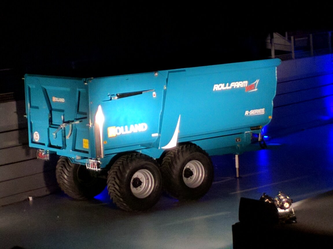 JonathanLutey's tweet photo. #Remorquerolland 70th Annivesary #brest #France #Rollspeed #Turboclassic #dungspreaders #cattletrailers #rolland https://t.co/kiWeyfjf1q