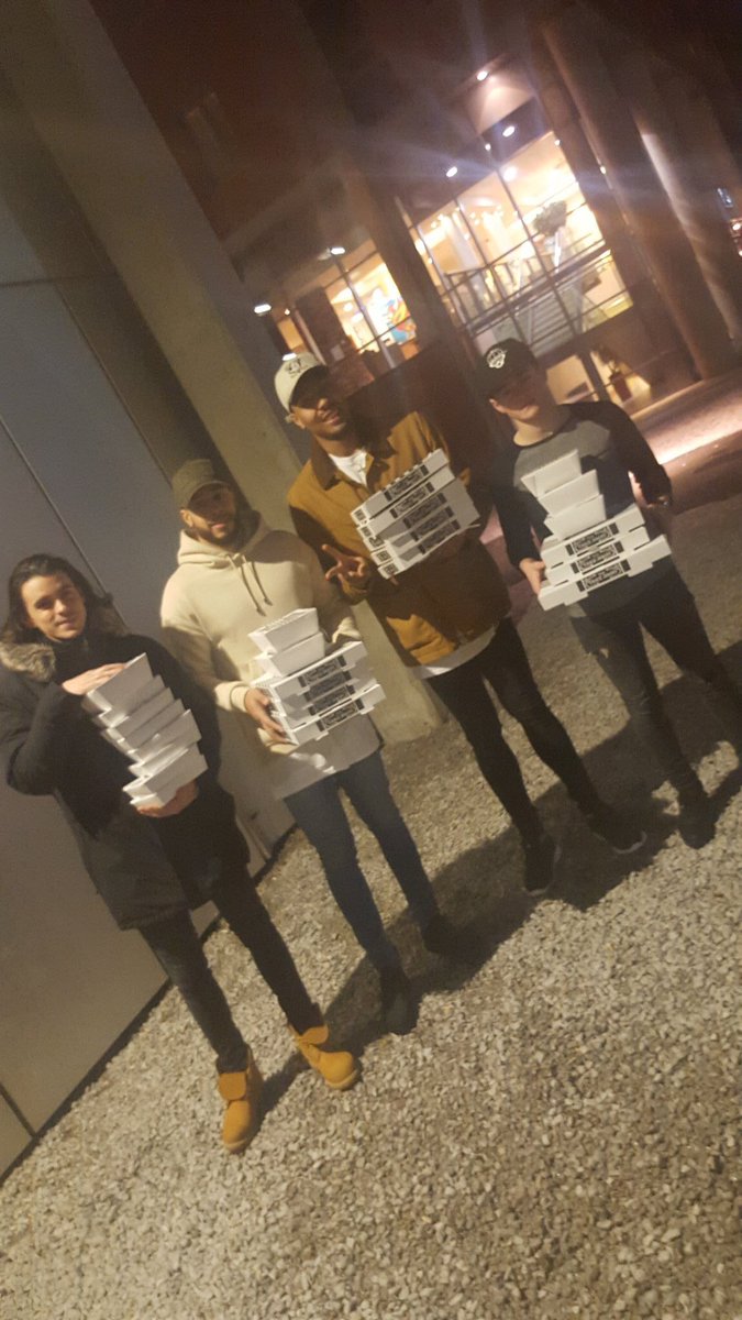 Diversihoes's tweet photo. New delivery men??? https://t.co/VracIjaqxf