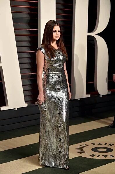 SGTurkeyCrew's tweet photo. 29 Şubat: Selena, Vanity Fair Oscar Partisi kırmızı halısından muhteşem görünüyor! [Los Angeles] #14 https://t.co/15xJ88RL2P
