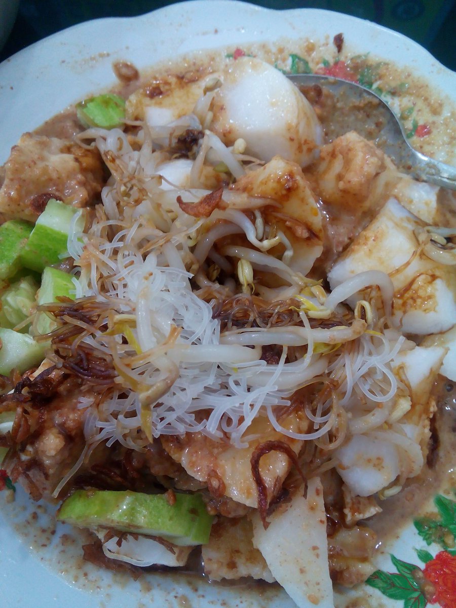 Pada makan mie instan,  wa ma ketoprak aja 😃