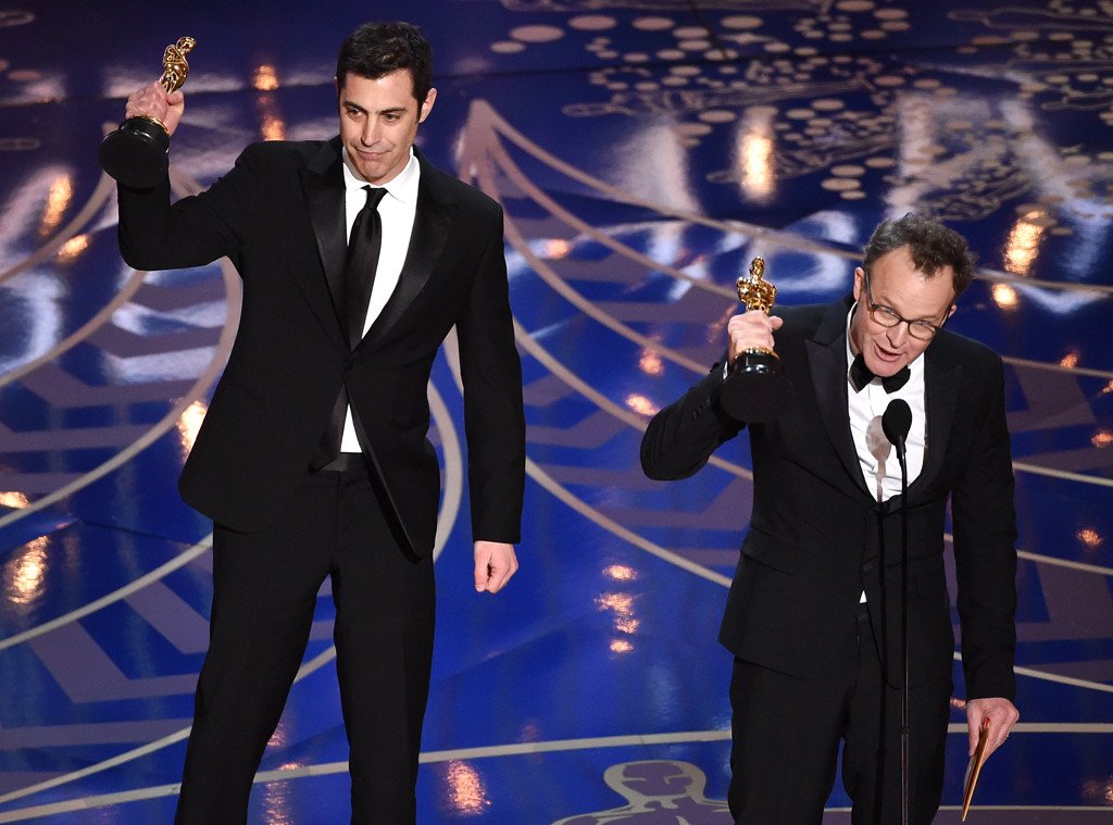 Enjoyvideo's tweet image. #Oscar2016. Ganadores #JoshSinger y #TomMcCarthy, Mejor Guión Original por Spotlight.