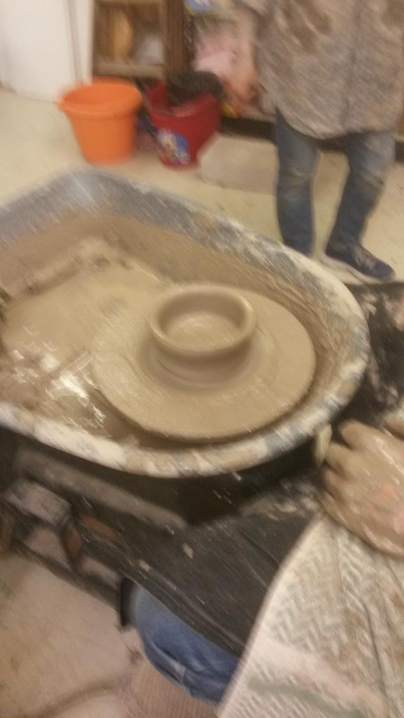 s_vills's tweet photo. Family #pottery session #learningtothrow More #handbuilding #sculpture coming soon, https://t.co/d7TKuyzqR7 https://t.co/bEs4MiIrUp