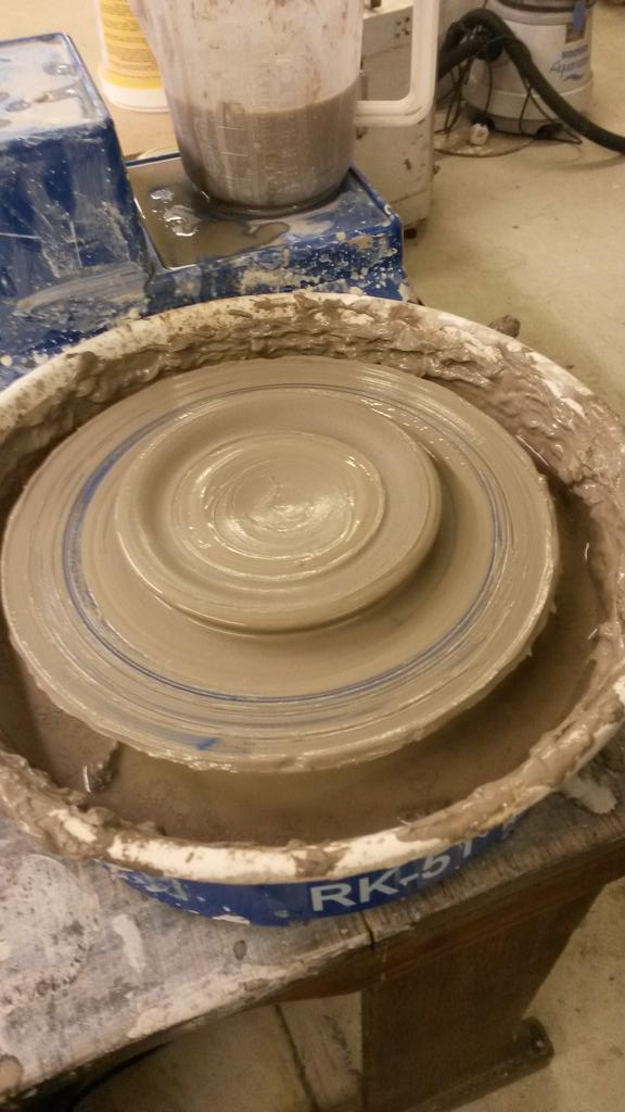 s_vills's tweet photo. Family #pottery session #learningtothrow More #handbuilding #sculpture coming soon, https://t.co/d7TKuyzqR7 https://t.co/bEs4MiIrUp