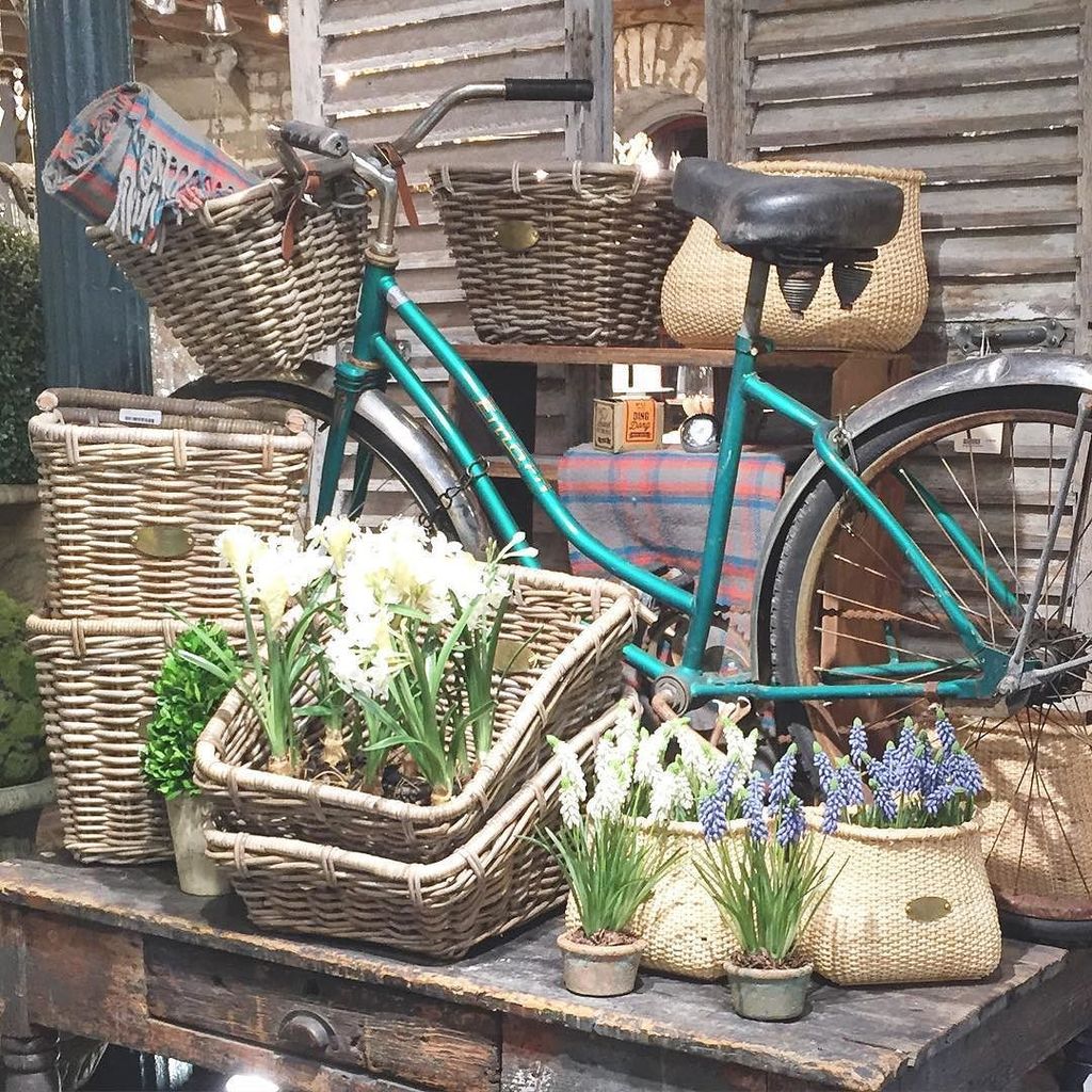 InstaBicycle's tweet image. Via @thevintagewren: Dreaming of spring on this dreary rainy day. #springdisplay #decorate… bit.ly/1LqrGsA