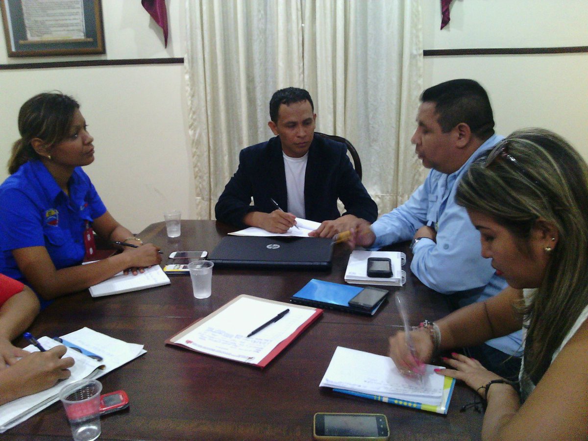 MINPIOFICIAL's tweet photo. @MINPPPI_OFICIAL y @PrensaSaime afinan detalles para realizar jornadas de cedulación a pueblo indígenas de Bolívar https://t.co/dskX3afsDc