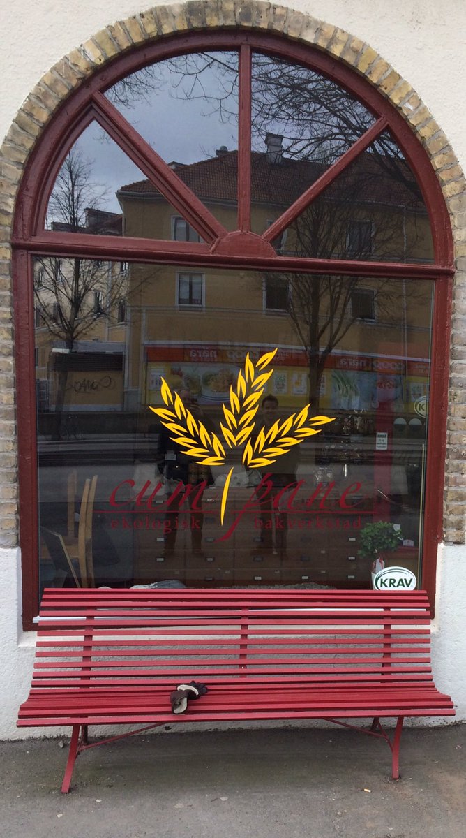bread_source's tweet photo. Gothenburgs number one baker!  @robin_edberg @Jonasfourrier #cumpane #gothenburg https://t.co/FrUKOfu7vi