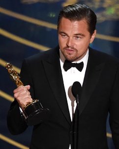 stvrbuck's tweet image. I love these pictures of Leo with an Oscar!!!!