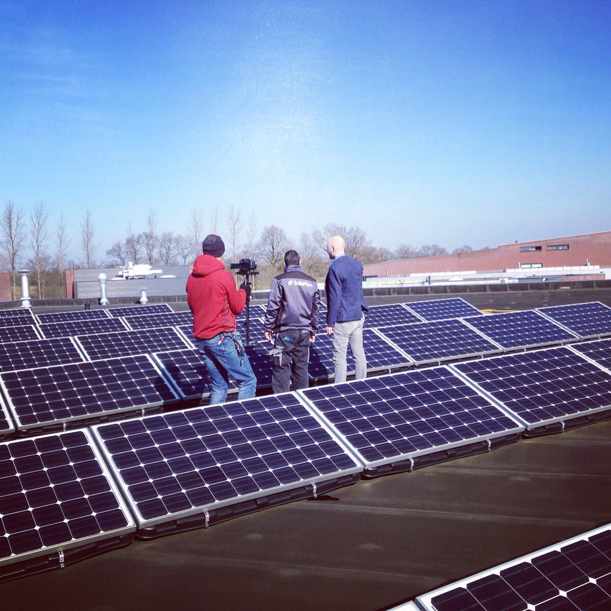 teunvansinten's tweet photo. Opnames voor TeamNL! 27-3 of 3-4 op de RTLZ #solisplan #solarenergy #teamnl #rtlz #geenbananasplit https://t.co/86FuwBGGSE