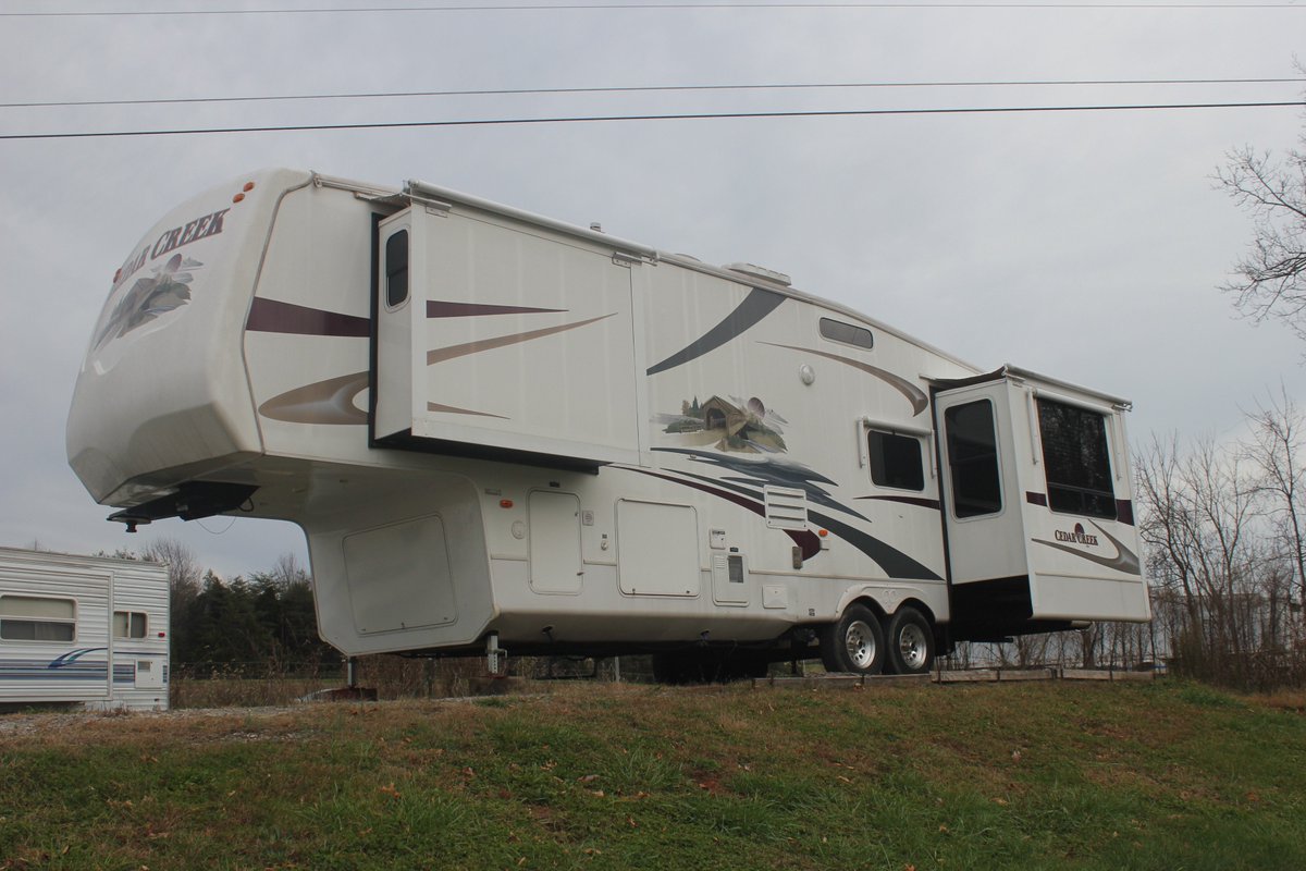 SkaggsRVOutlet's tweet photo. Come visit our dealership and bring the whole family! #RV #rvlife #Camping #travel https://t.co/J2a7aNM6mN