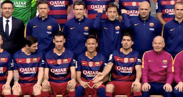 SUÁREZ ATRAPALHANDO O FAMOSO SINAL DO RONALDINHO