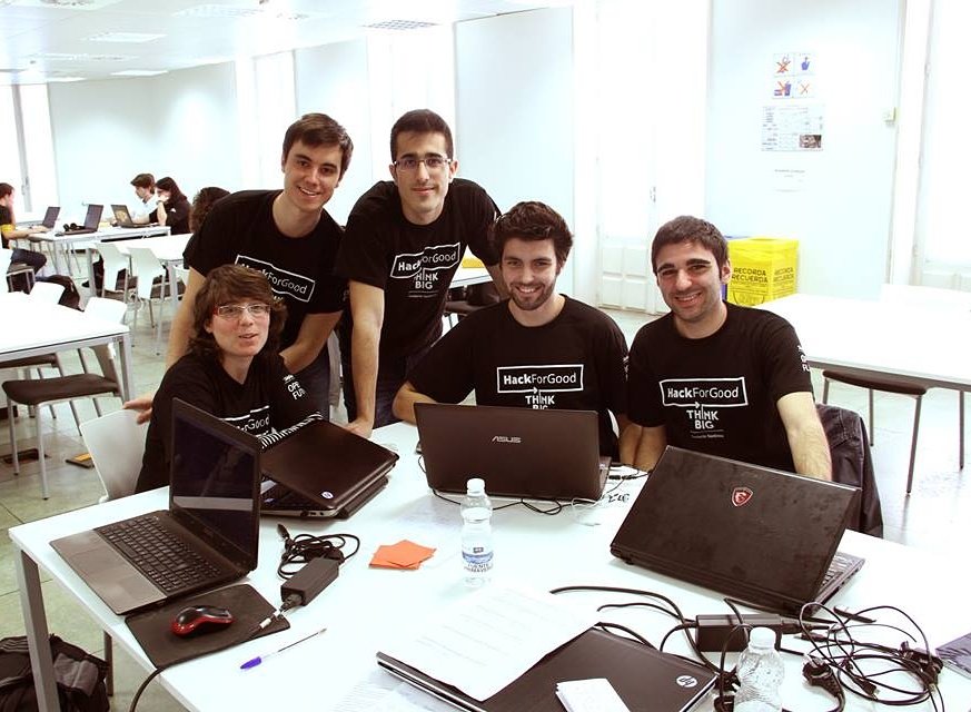ManuVerdu7's tweet photo. ¡Primera foto del equipo alfa! Días para el recuerdo. https://t.co/hailsRbfqi