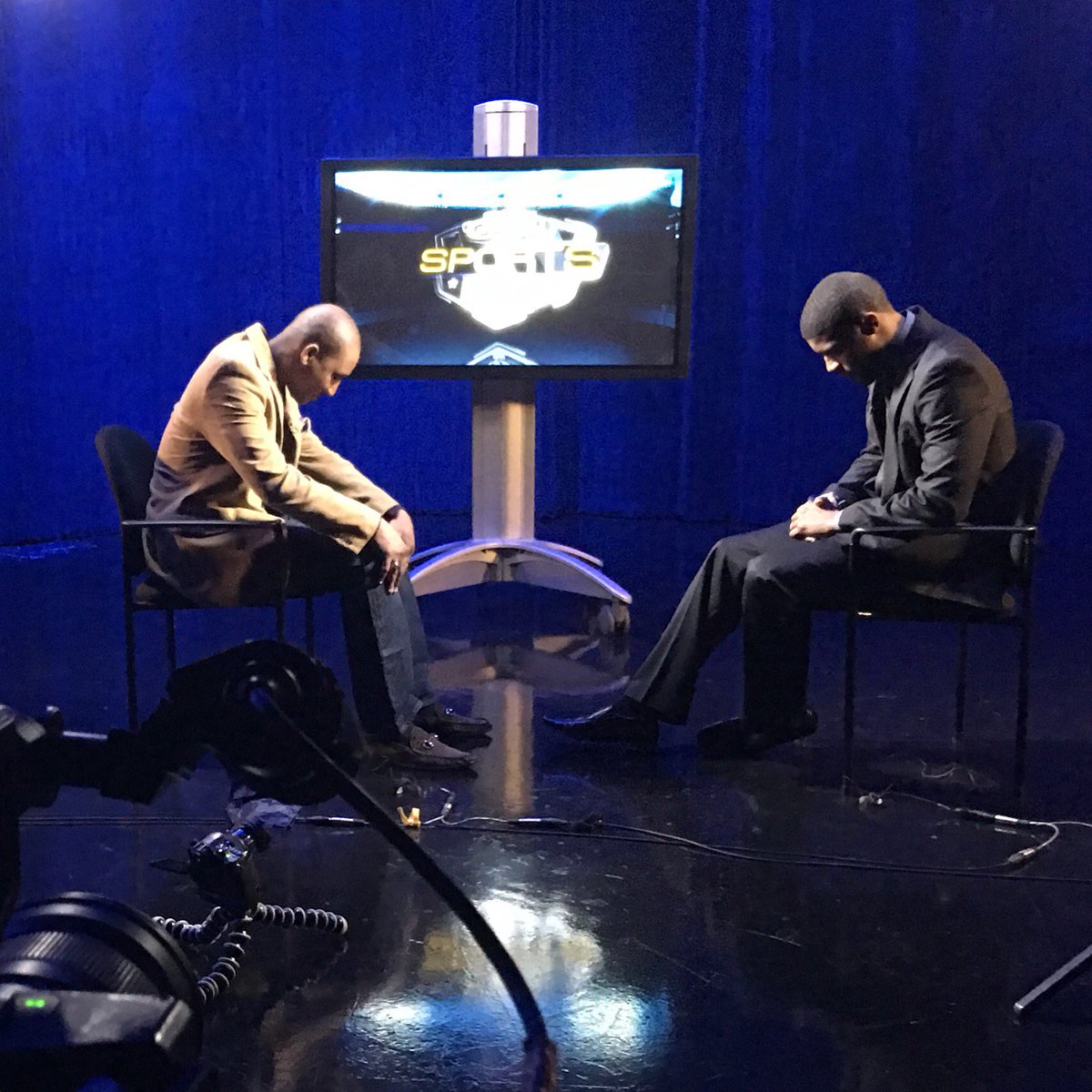 CBNSports's tweet photo. Powerful moment of prayer with @DonCarey! We ask God to bless this man of #Faith abundantly in this upcoming season. https://t.co/RPWf2vbqNc