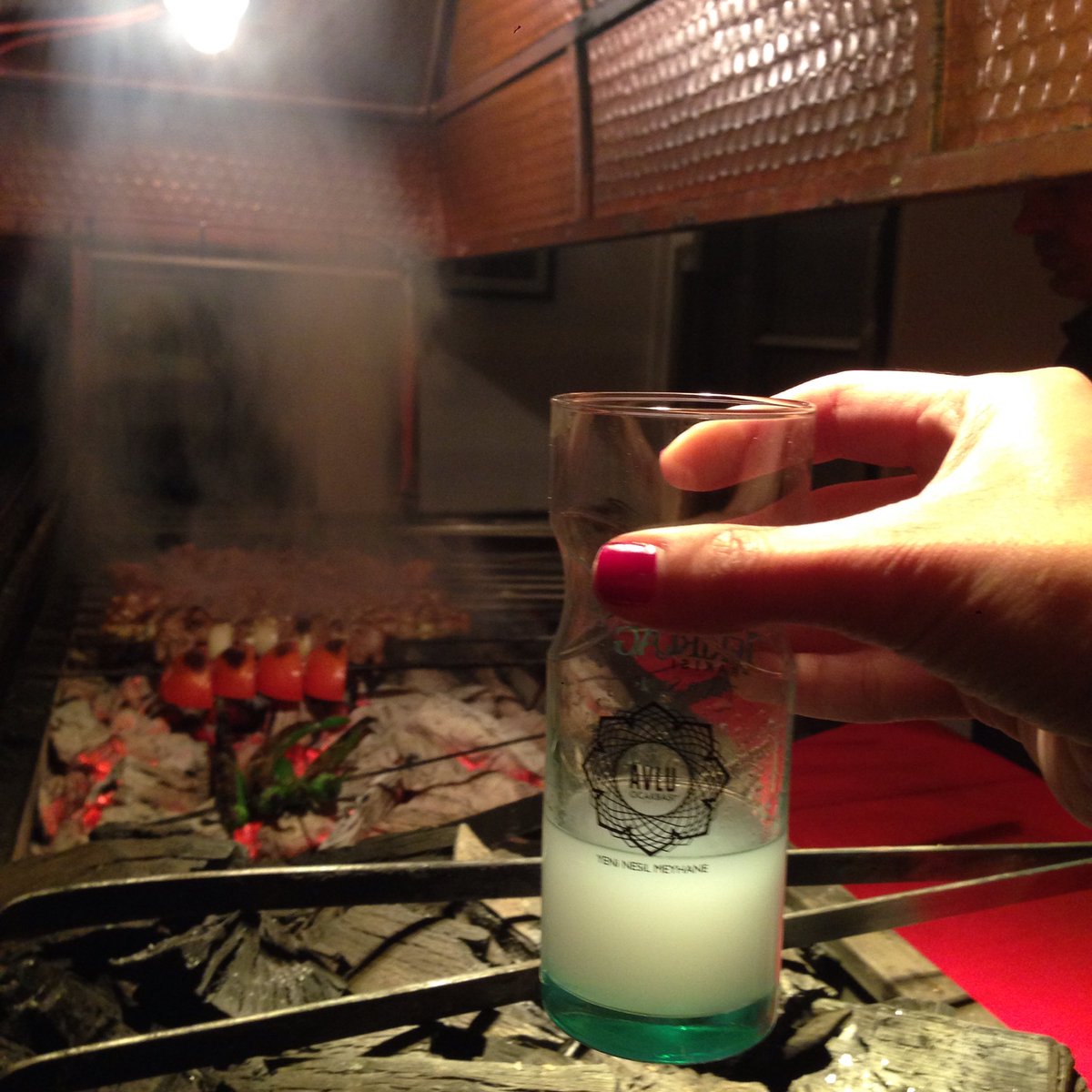 avluocakbasi's tweet photo. Mangalın kokusu rakı ile buluşursa... #yenidengidersin https://t.co/zpQPR3KyQY
