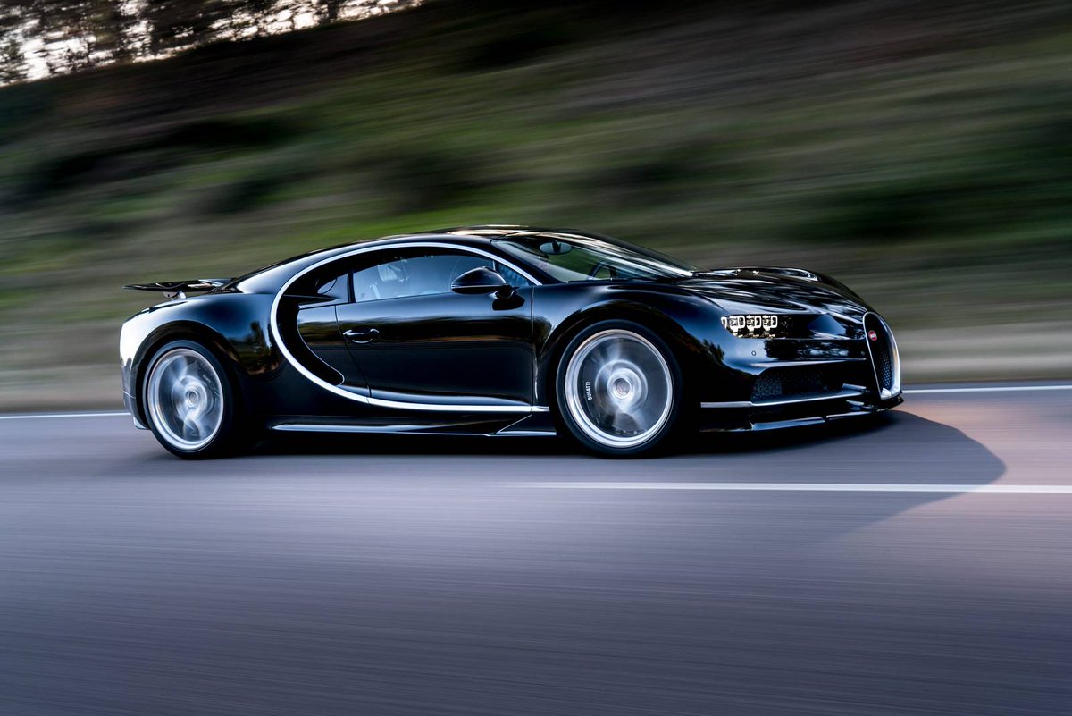 Earlsimxx's tweet photo. Now in black, and better looking - 2017 #Bugatti #Chiron https://t.co/mWbDTxZicr