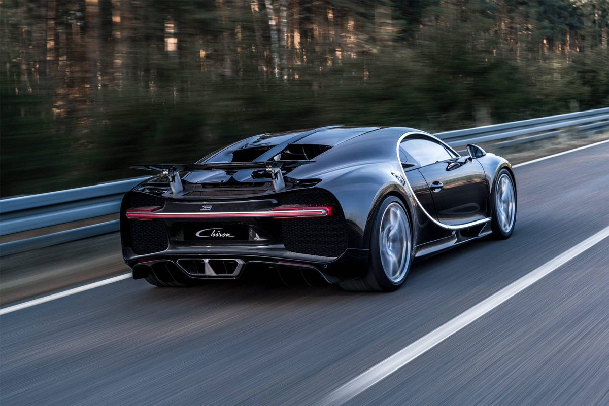 Earlsimxx's tweet photo. Now in black, and better looking - 2017 #Bugatti #Chiron https://t.co/mWbDTxZicr