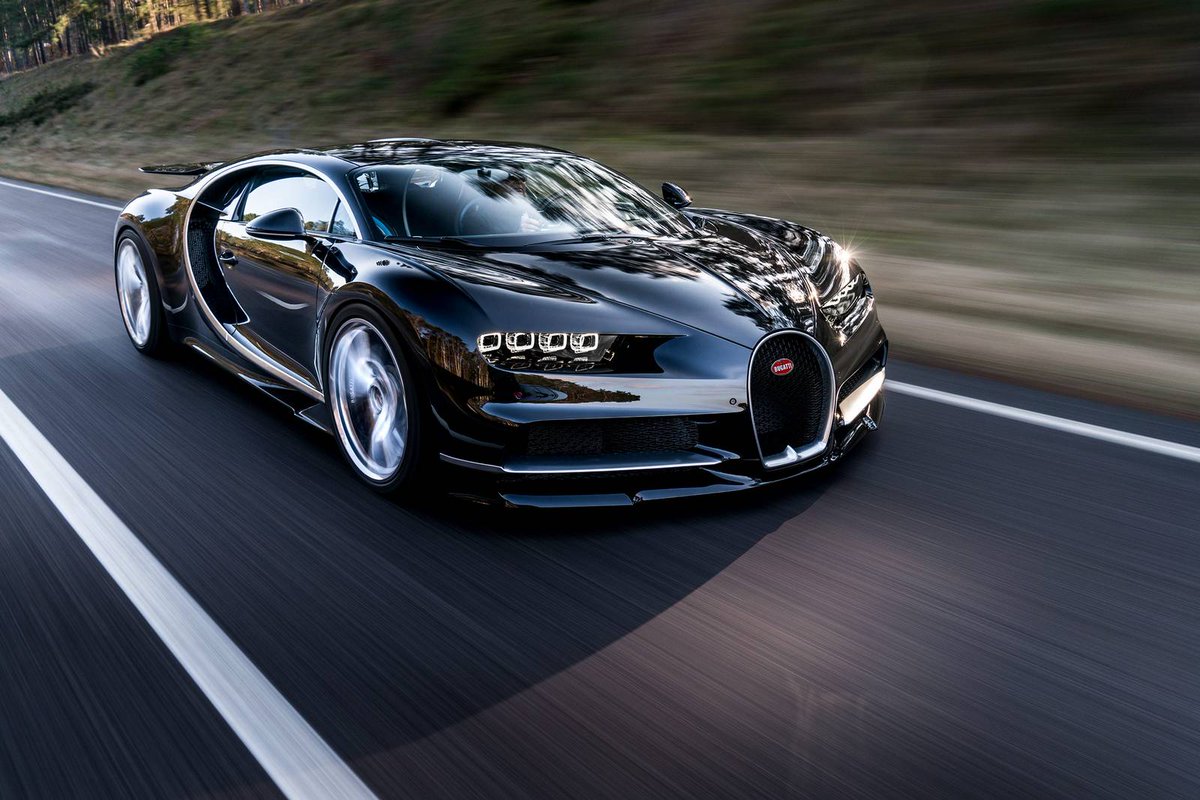 Earlsimxx's tweet photo. Now in black, and better looking - 2017 #Bugatti #Chiron https://t.co/mWbDTxZicr