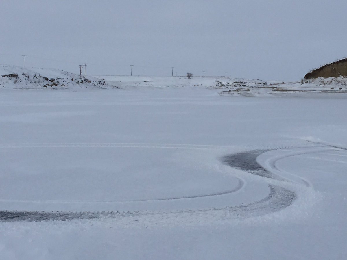 LakeDief's tweet photo. WARNING! There are various gas pockets all over the lake creating random open water. BE CAREFUL! #lakediefenbaker https://t.co/RkInpUoUGF