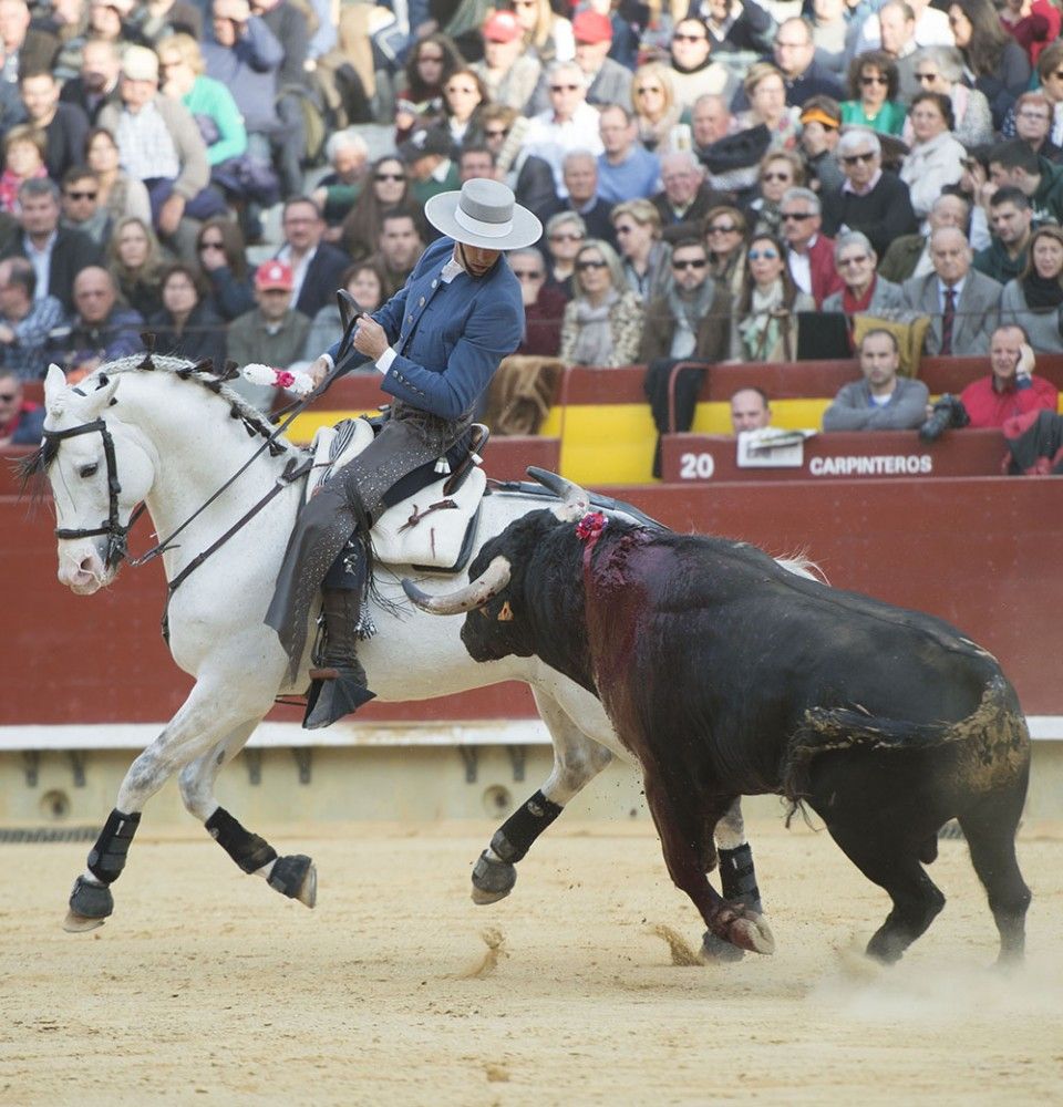 AVANCE CASTELLÓN Galán emborrona con el descabello una faena de altura cultoro.com/festejos/2016/…