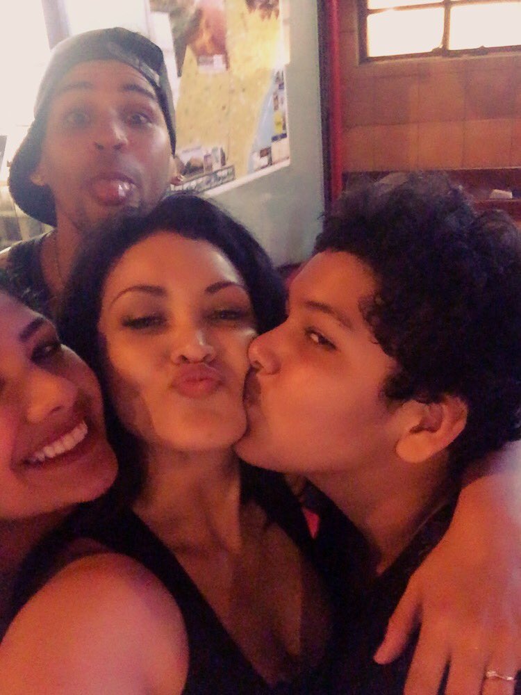 MicheilleSoifer's tweet photo. Familia = amor https://t.co/r3cQ9fmnEg