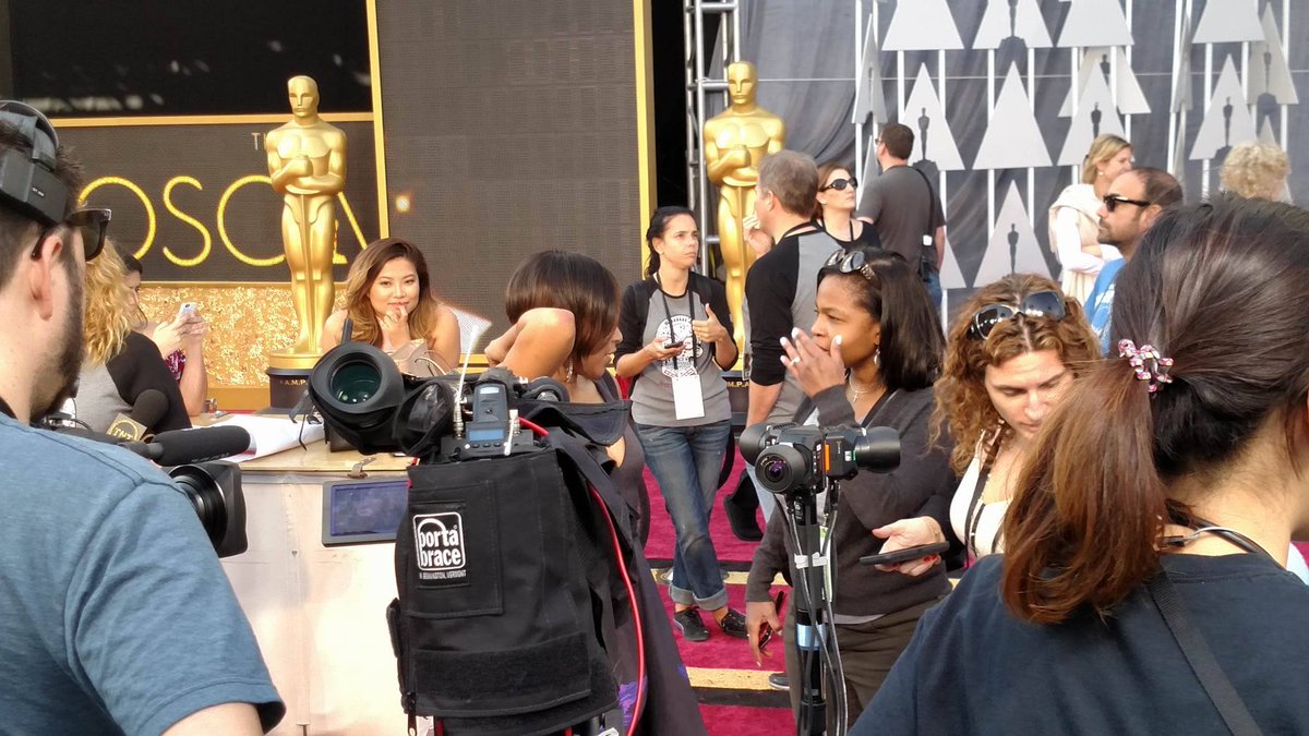 360DesignsVR's tweet photo. #Live at the #redcarpet with @TheAcademy 🎥!

#theoscars #vr https://t.co/fXwr6RqcjU