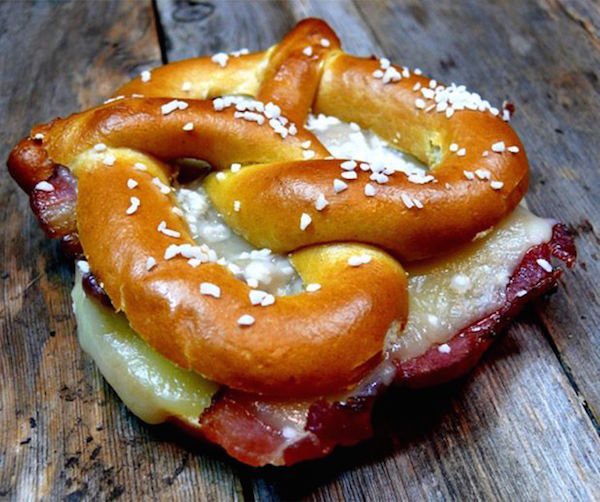 PhillyBite's tweet photo. #PhillyBite #GrillCheese
Philly's Grilled Cheese Sandwich Guide 
See List: https://t.co/9UbLci1Fg8 https://t.co/e5gtscP6iJ