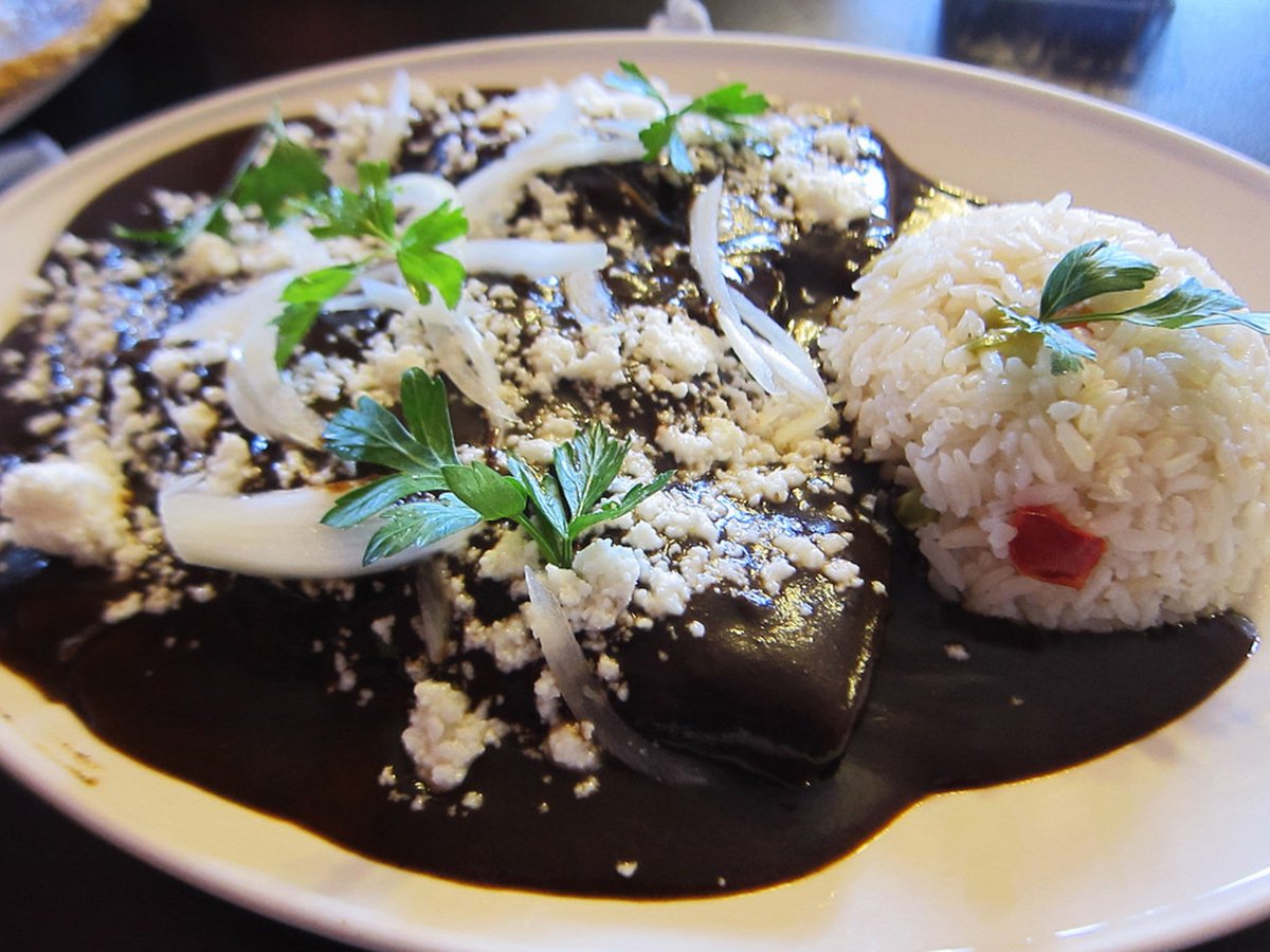 TeInvitoaOaxaca's tweet photo. Manjar oaxaqueño por excelencia, el mole Negro. #Oaxaca,#VíveloParaCreerlo,#TwitterOax,#México,#AtréveteOaxaca https://t.co/ZdkTgaJsAu