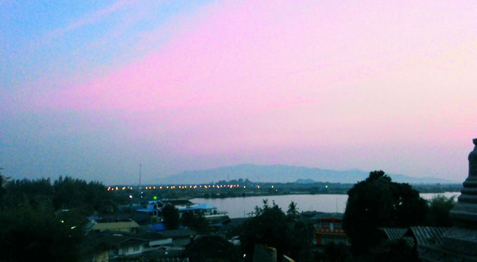 chefbat_'s tweet image. คิดถึงบรรยากาศยามเช้า ยามเย็นที่บ้านนอกจัง ต่างกับเมืองกรุงที่แสนจะวุ่นวาย #เกาะเปริดจงเจริญ