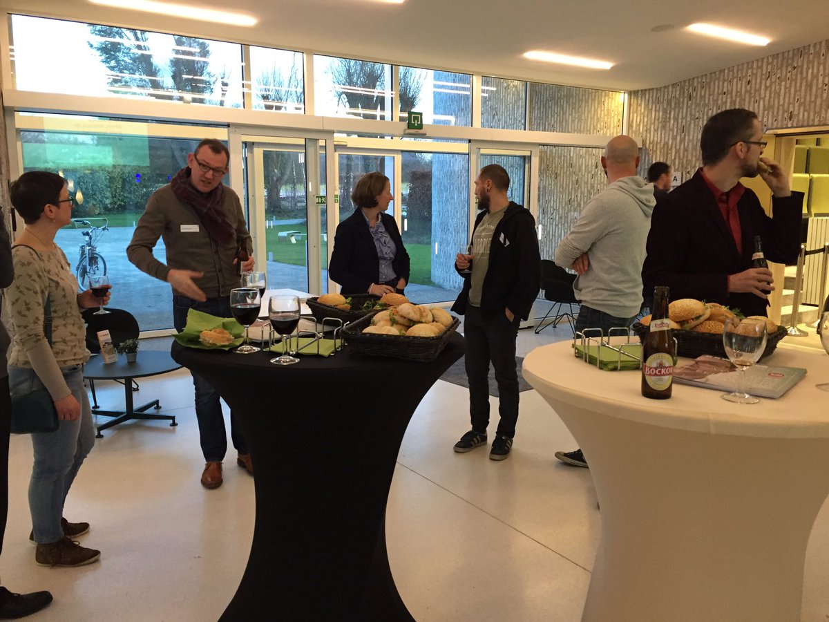 AnneliesFeys's tweet photo. Eerste #twunch van @azgroeninge van start. Leuk om eens de personen achter onze #tweeps te leren kennen. https://t.co/QHwH49JM3t