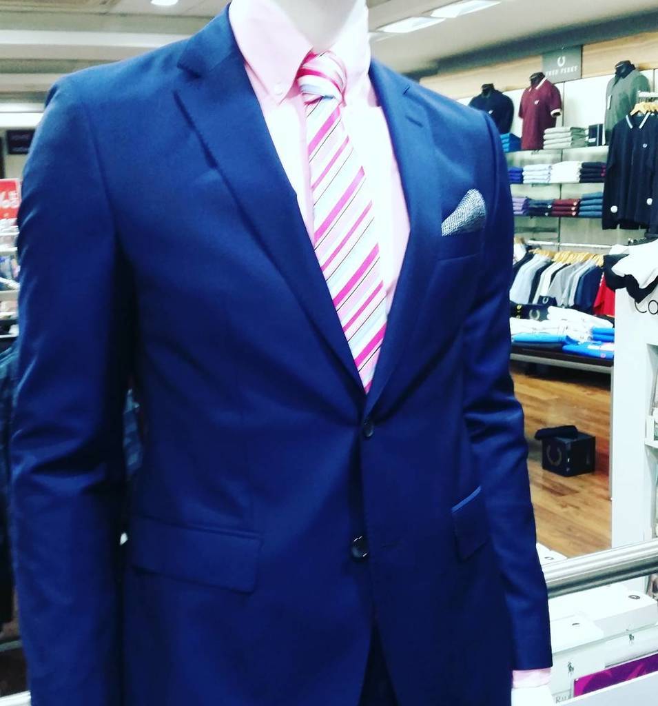 clino_ch's tweet photo. Stunning blue Hugo Boss suit with pink button down Ralph Lauren shirt #kularfashion #kular… https://t.co/hzrLopCy1t https://t.co/c6IyJikLCI