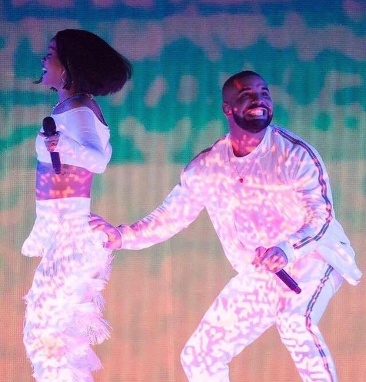 TweetMoreStuff's tweet image. I wish we could all be as happy as Drake is here