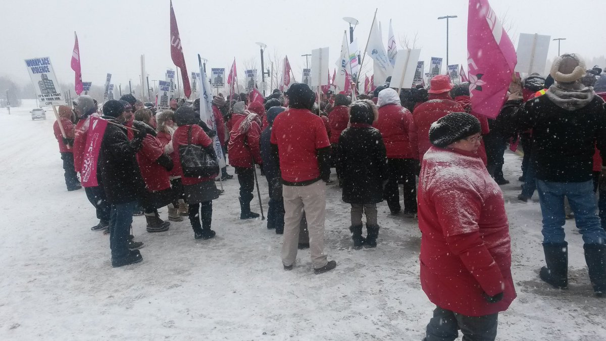 BarbBlasutti's tweet photo. Great turn out at rally for fired nurse.  Speakers call for CEO's resignation! @CUPEOntario #etfo https://t.co/FqdPTjpYyS