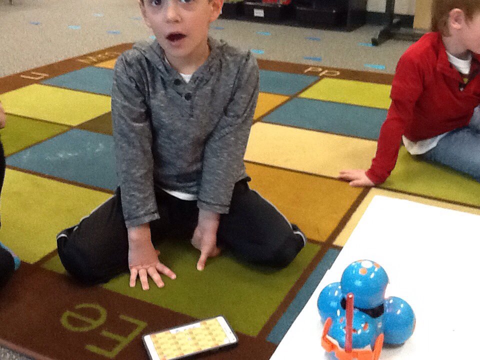 HESKaufman's tweet image. Using 2D shape attributes to code and draw with dash #mathgroup