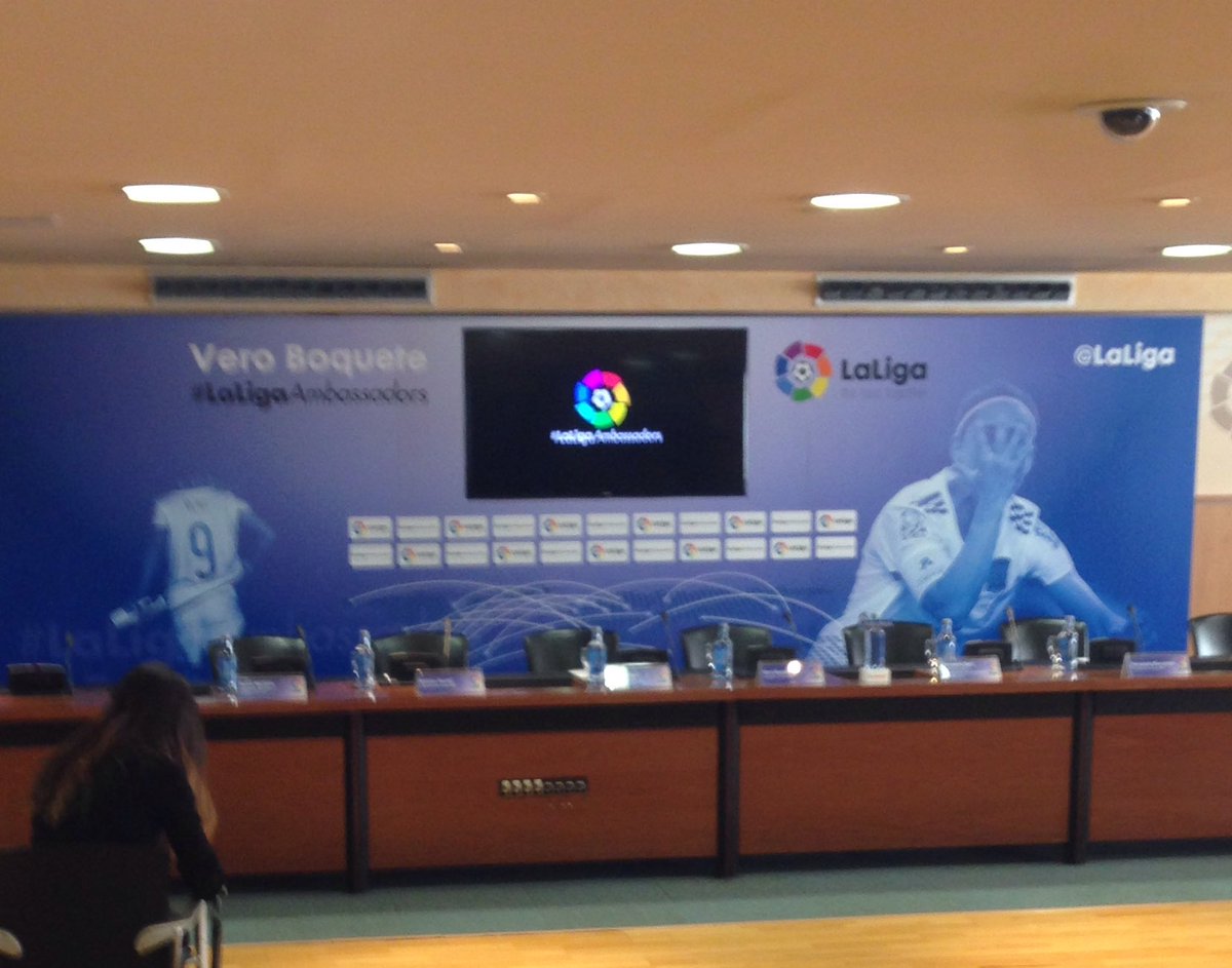 AR10Sports's tweet photo. En la presentación de @VeroBoquete como primera embajadora de @LaLiga #Futfem https://t.co/uUUDt2L3MC