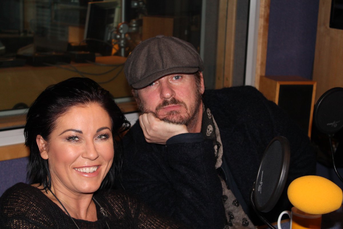 BBCRSAfternoons's tweet photo. .@realshanerichie &amp; @JessieWallaceUK joined @JaniceForsyth in Edinburgh today ahead of performing #ThePerfectMurder https://t.co/7WFcCLYfGs
