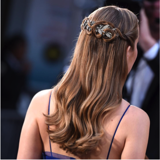 SalonBuzzChi's tweet photo. Brie Larson stole the show at the Oscars with her dazzling half-up-half-down hairdo.
Image Sources: Getty and REX https://t.co/D6dwh3zeRD