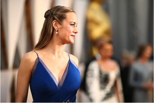 SalonBuzzChi's tweet photo. Brie Larson stole the show at the Oscars with her dazzling half-up-half-down hairdo.
Image Sources: Getty and REX https://t.co/D6dwh3zeRD
