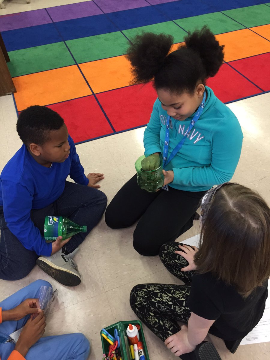 ShowalterClass's tweet photo. Mrs. Cabezas' 3rd grade built their plant packages today! #STEM #EiE #packagingengineers https://t.co/rh6HwKQHOS