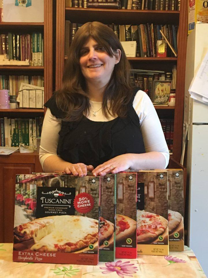 TuscaniniFoods's tweet image. One of our happy winners enjoying their pizza bounty! #handcrafted #pizzacraft #cheese #mondaymotivation