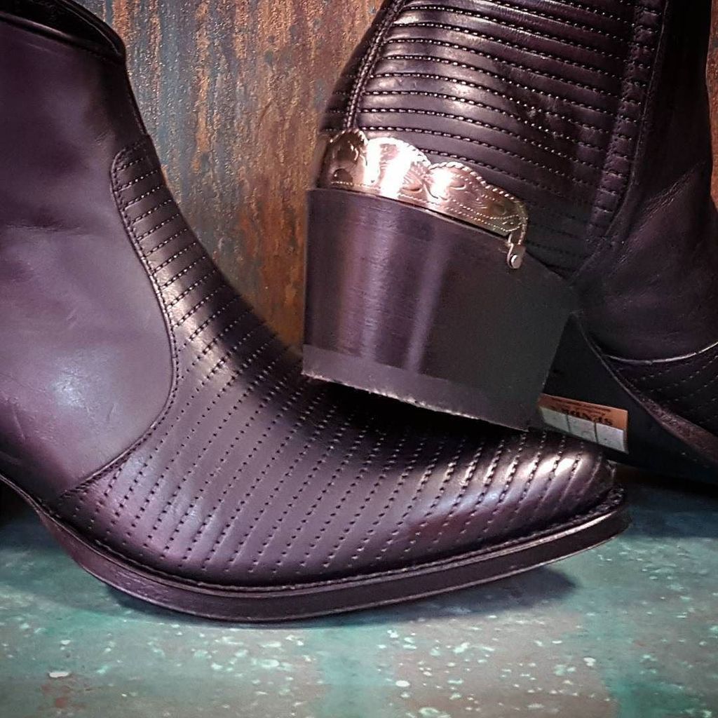 SendraBoots's tweet photo. Details is all that matters. #cowboystyle 
#sendra #sendraboots #highquality #handmadeboot… https://t.co/ppluVOYQcz https://t.co/tyUoN7PUgm