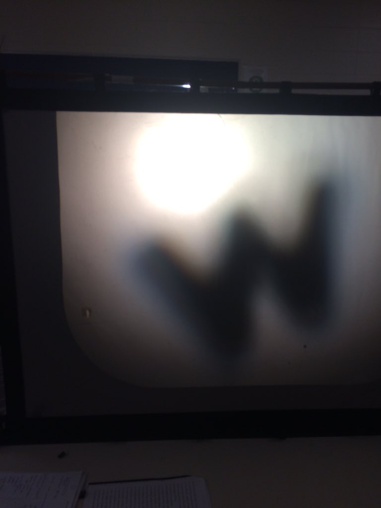 wander4wonder1's tweet image. We&apos;re learning about shadows - how to make them big &amp;amp; blurry or big &amp;amp; clear. #puppetpower