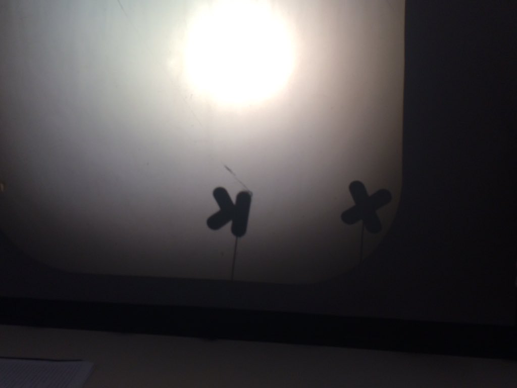 wander4wonder1's tweet image. We&apos;re learning about shadows - how to make them big &amp;amp; blurry or big &amp;amp; clear. #puppetpower